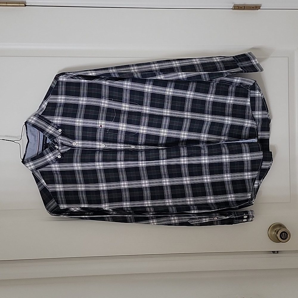Tommy Hilfiger Size S, Classic Fit, Blue, White, Green & Red Plaid Button Down